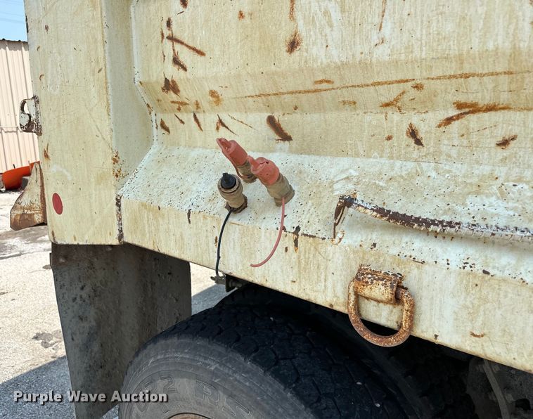 image for item EG0523 2011 International 7400 dump truck