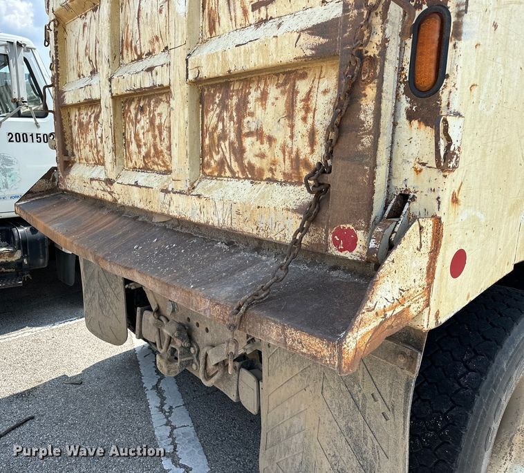 image for item EG0523 2011 International 7400 dump truck