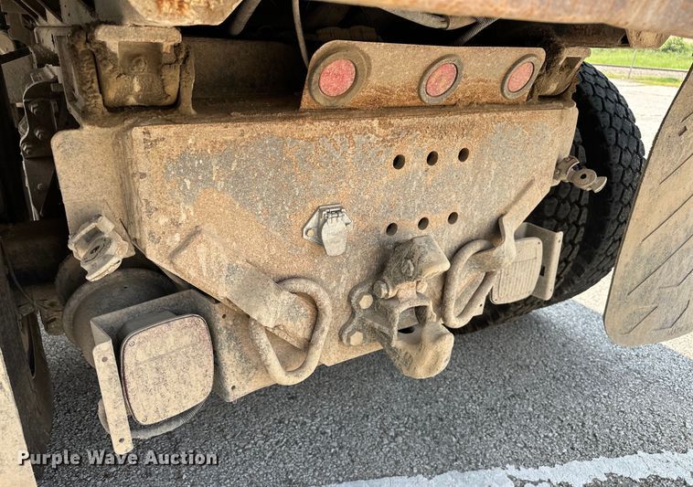 image for item EG0523 2011 International 7400 dump truck