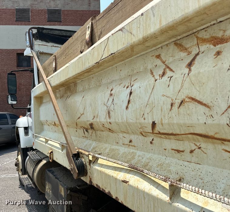 image for item EG0523 2011 International 7400 dump truck