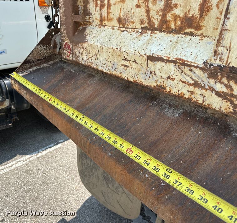 image for item EG0523 2011 International 7400 dump truck