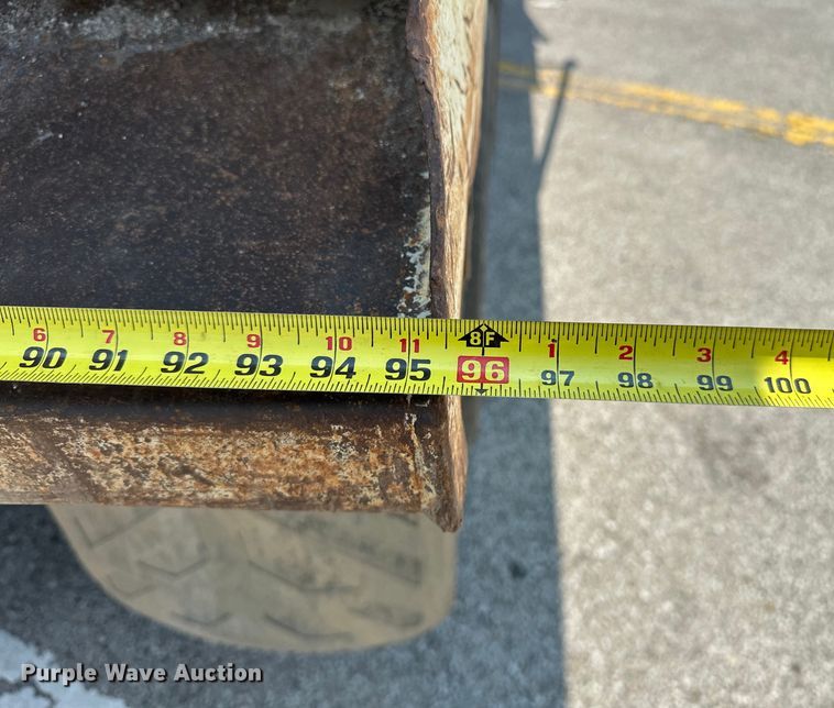 image for item EG0523 2011 International 7400 dump truck