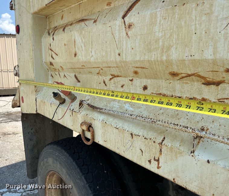 image for item EG0523 2011 International 7400 dump truck