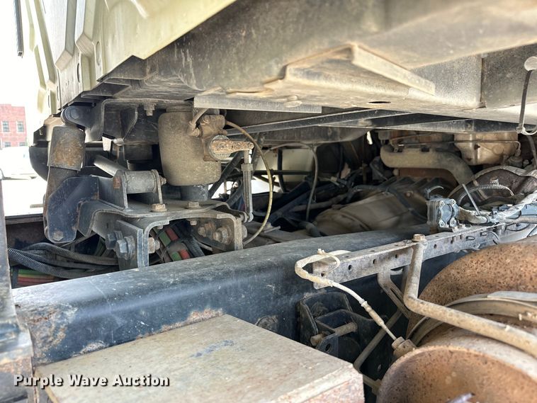 image for item EG0523 2011 International 7400 dump truck