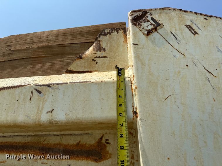 image for item EG0523 2011 International 7400 dump truck