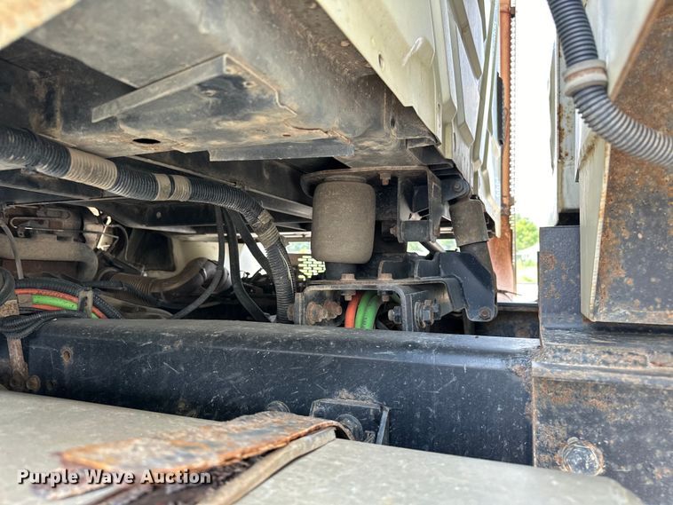 image for item EG0523 2011 International 7400 dump truck