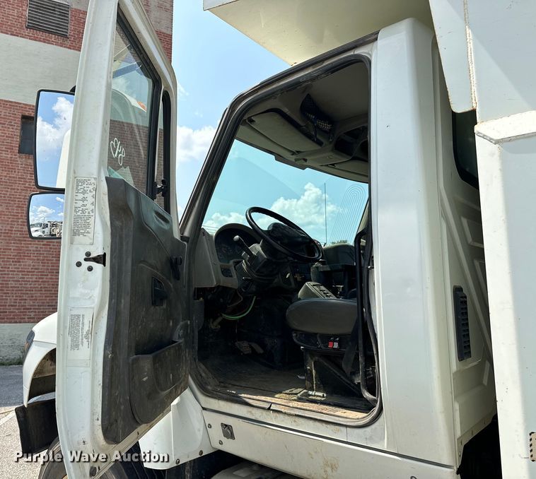 image for item EG0523 2011 International 7400 dump truck