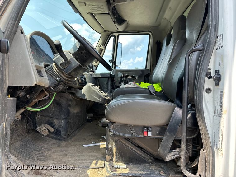 image for item EG0523 2011 International 7400 dump truck