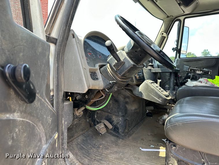 image for item EG0523 2011 International 7400 dump truck