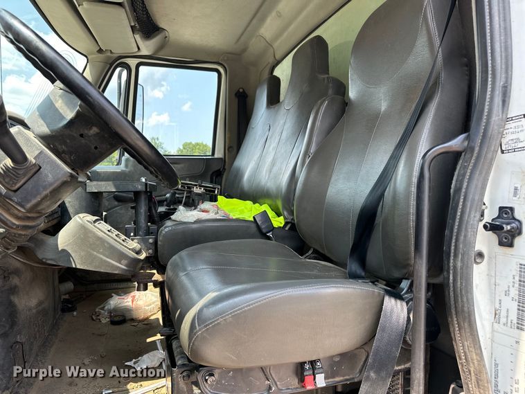 image for item EG0523 2011 International 7400 dump truck