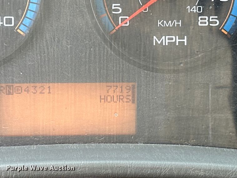 image for item EG0523 2011 International 7400 dump truck