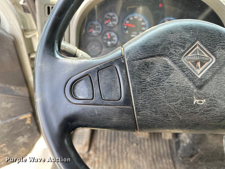 image for item EG0523 2011 International 7400 dump truck