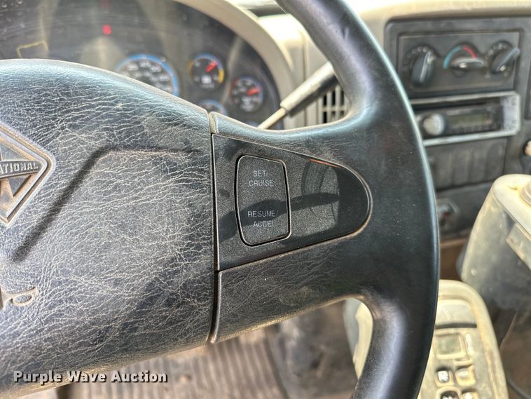 image for item EG0523 2011 International 7400 dump truck