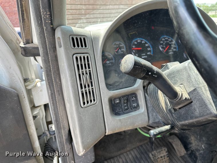 image for item EG0523 2011 International 7400 dump truck