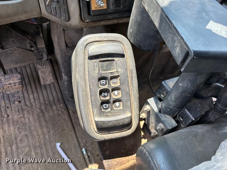 image for item EG0523 2011 International 7400 dump truck