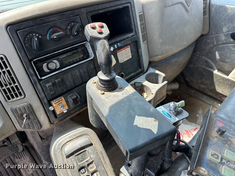 image for item EG0523 2011 International 7400 dump truck