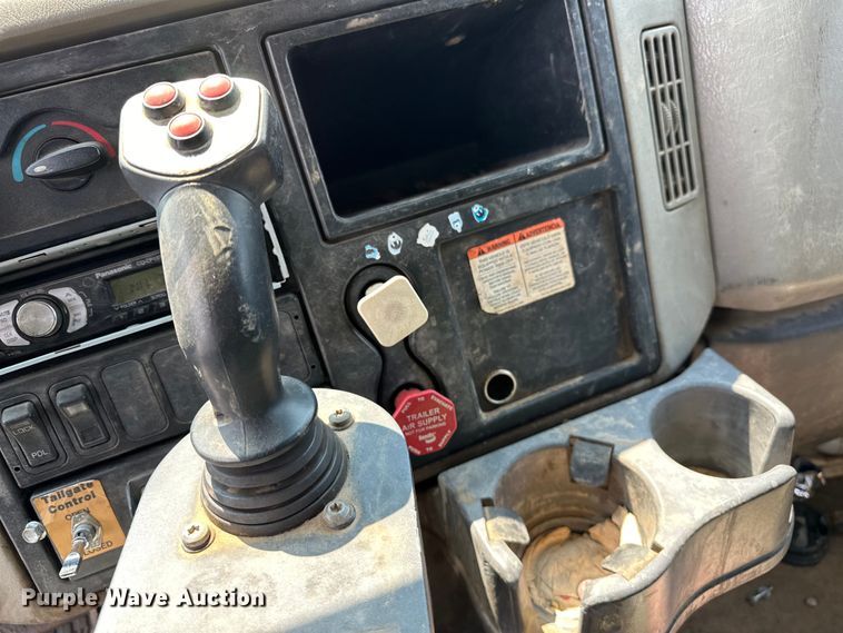 image for item EG0523 2011 International 7400 dump truck