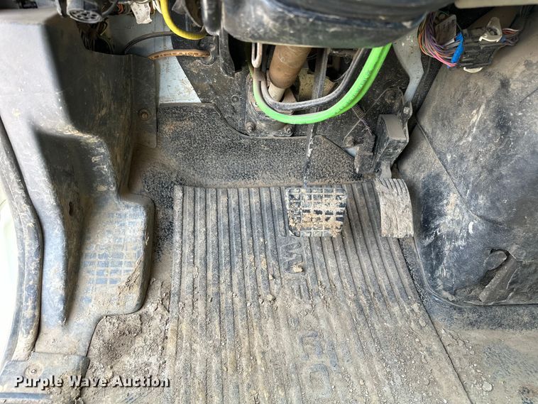 image for item EG0523 2011 International 7400 dump truck