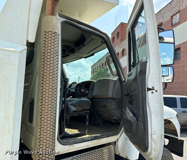 image for item EG0523 2011 International 7400 dump truck