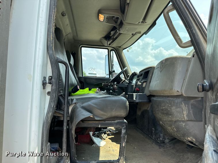 image for item EG0523 2011 International 7400 dump truck