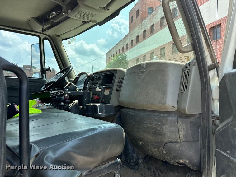 image for item EG0523 2011 International 7400 dump truck