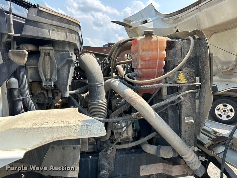 image for item EG0523 2011 International 7400 dump truck