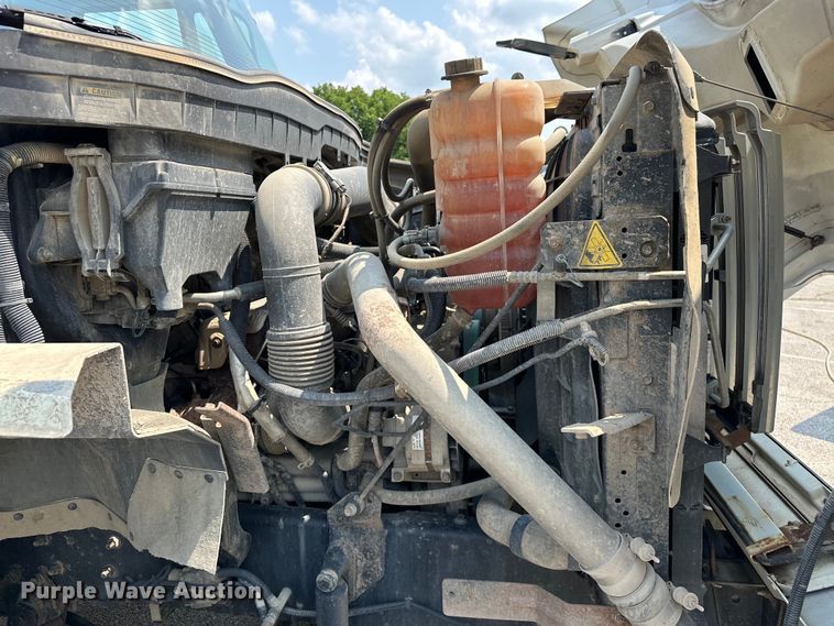 image for item EG0523 2011 International 7400 dump truck