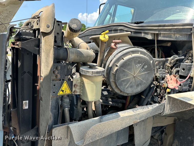 image for item EG0523 2011 International 7400 dump truck