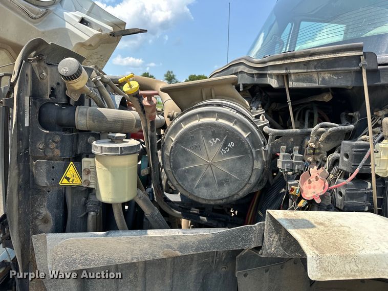 image for item EG0523 2011 International 7400 dump truck