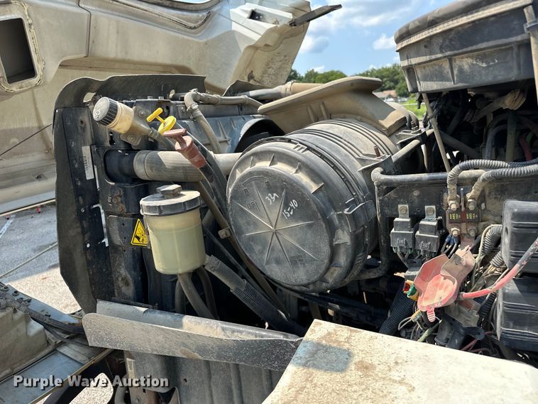 image for item EG0523 2011 International 7400 dump truck