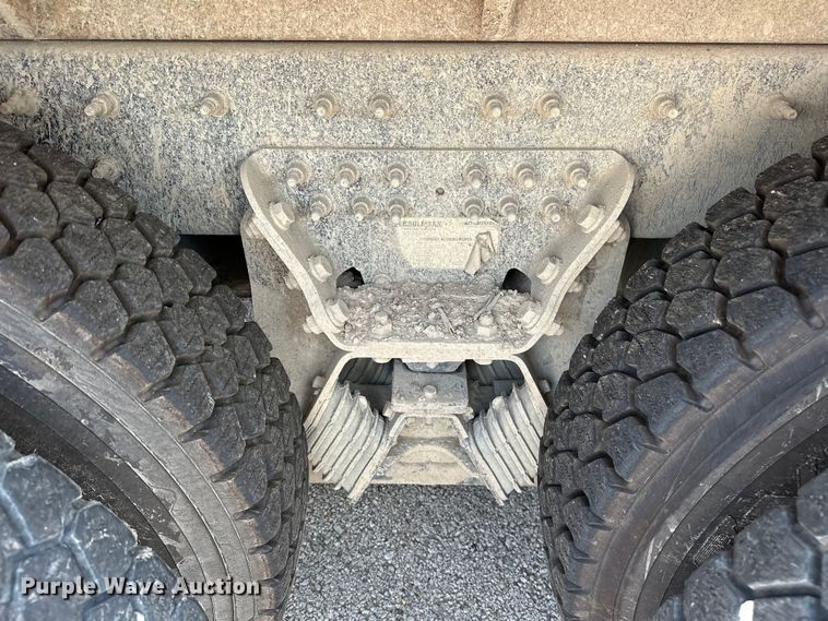 image for item EG0523 2011 International 7400 dump truck