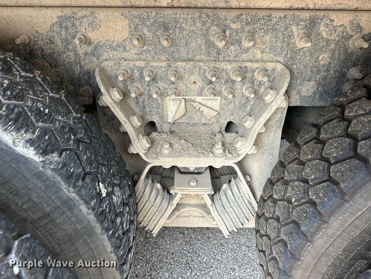 image for item EG0523 2011 International 7400 dump truck