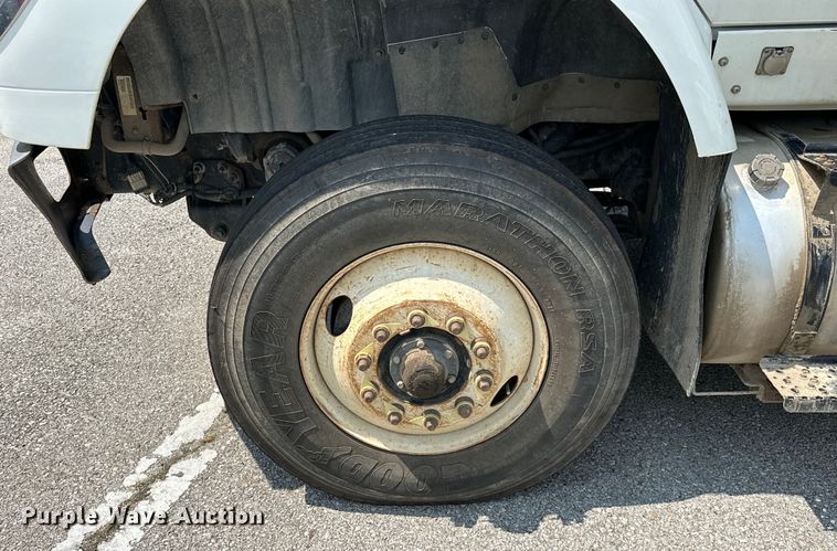 image for item EG0523 2011 International 7400 dump truck