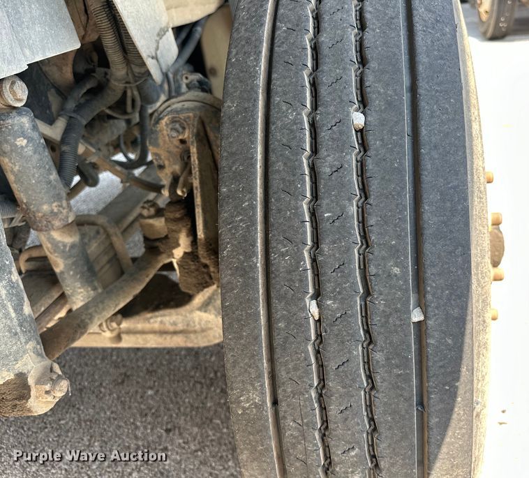 image for item EG0523 2011 International 7400 dump truck