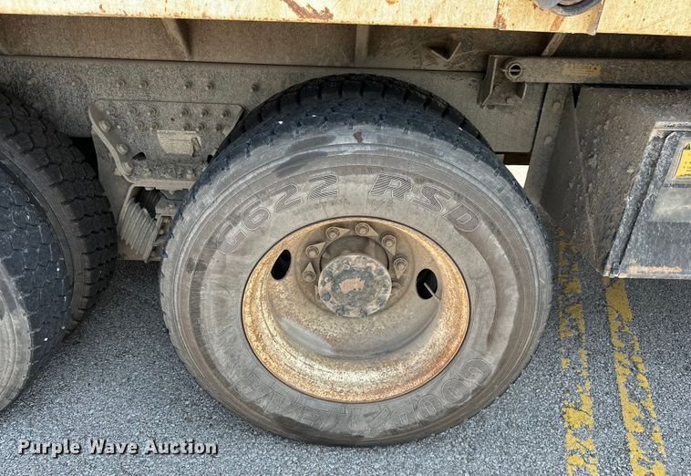 image for item EG0523 2011 International 7400 dump truck