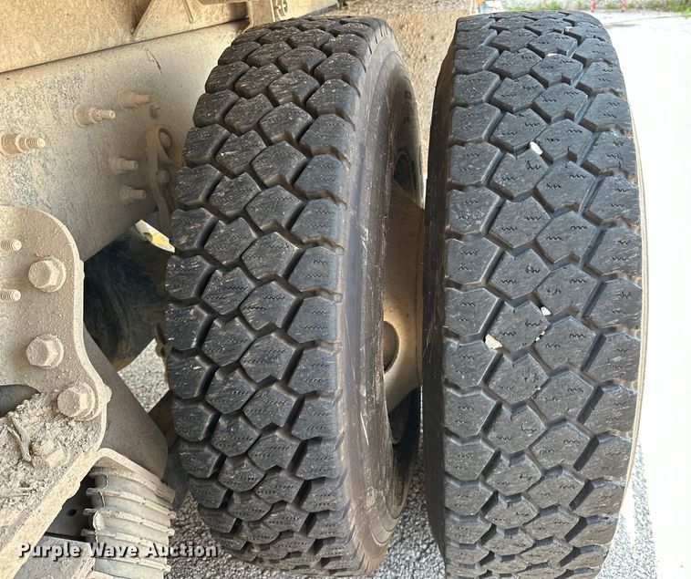 image for item EG0523 2011 International 7400 dump truck