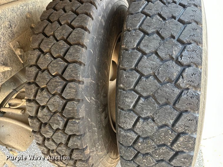 image for item EG0523 2011 International 7400 dump truck