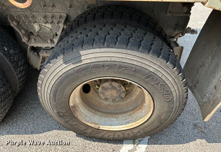 image for item EG0523 2011 International 7400 dump truck