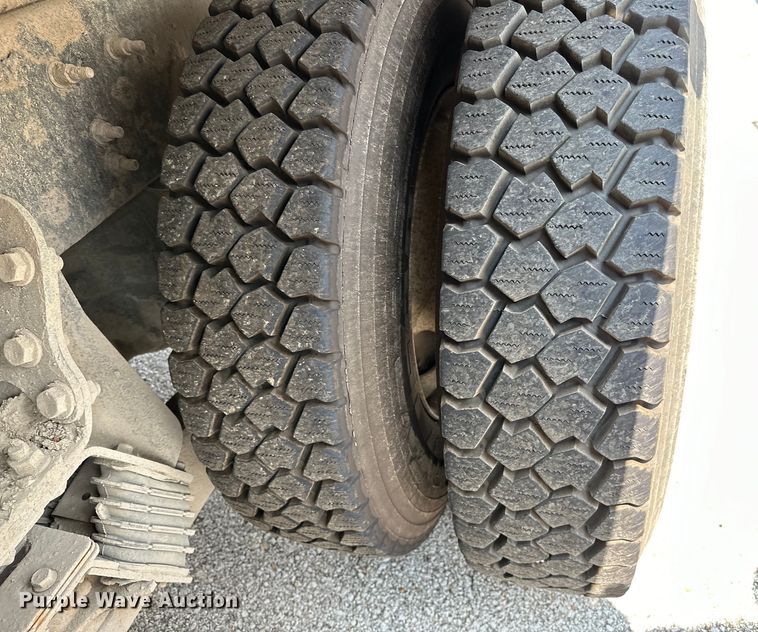 image for item EG0523 2011 International 7400 dump truck