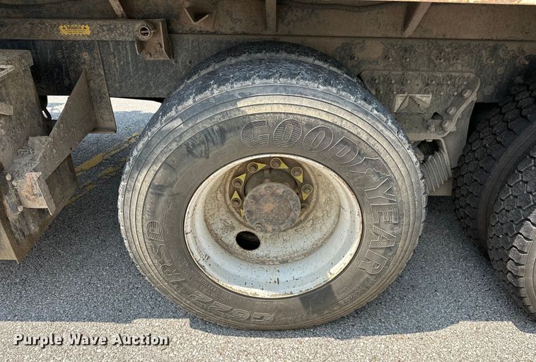 image for item EG0523 2011 International 7400 dump truck