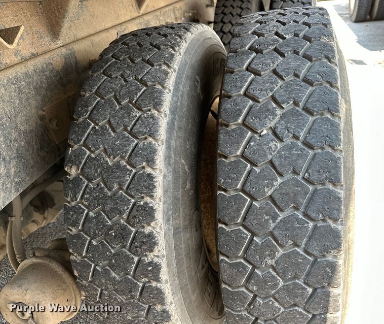 image for item EG0523 2011 International 7400 dump truck