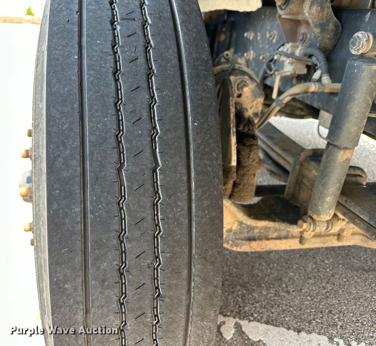 image for item EG0523 2011 International 7400 dump truck