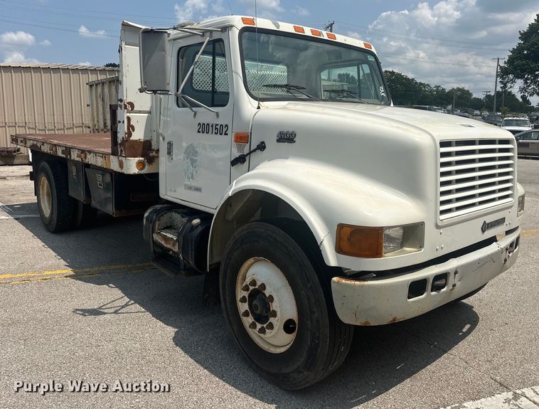 image for item EG0524 2001 International 4900 flatbed truck