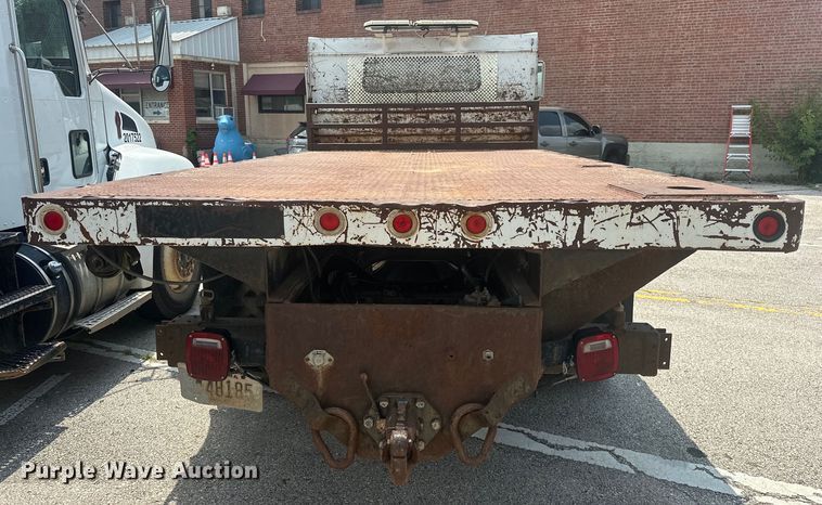 image for item EG0524 2001 International 4900 flatbed truck