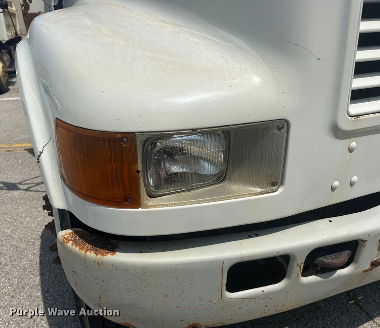 image for item EG0524 2001 International 4900 flatbed truck