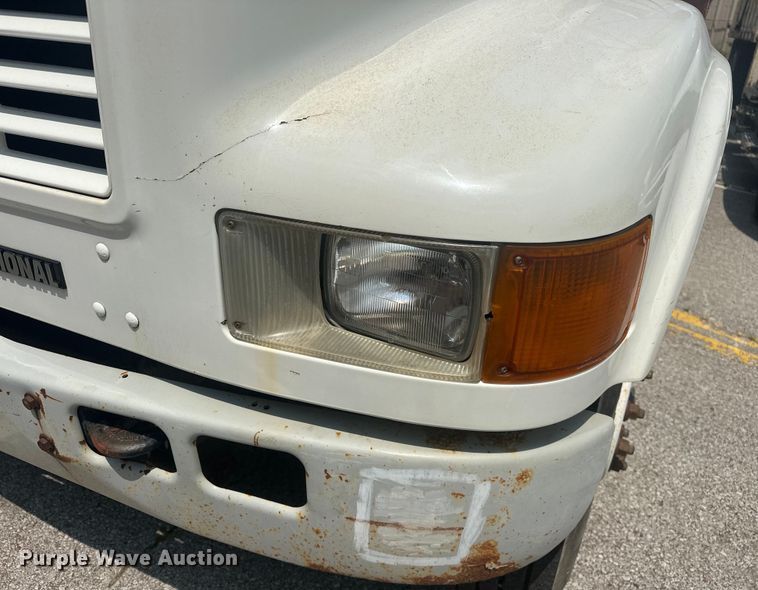 image for item EG0524 2001 International 4900 flatbed truck