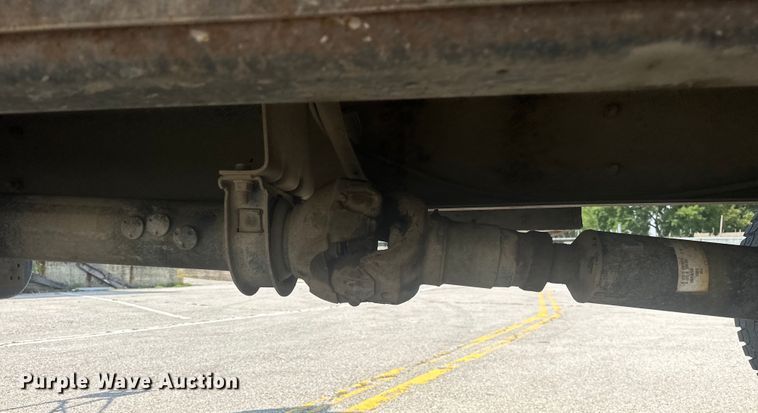 image for item EG0524 2001 International 4900 flatbed truck