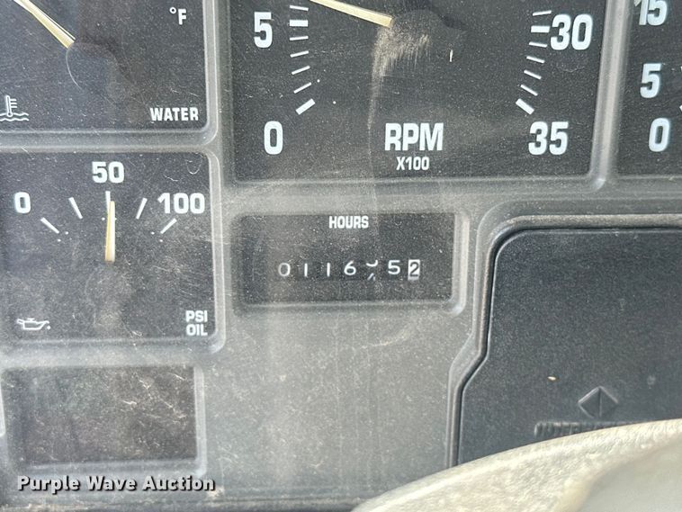 image for item EG0524 2001 International 4900 flatbed truck