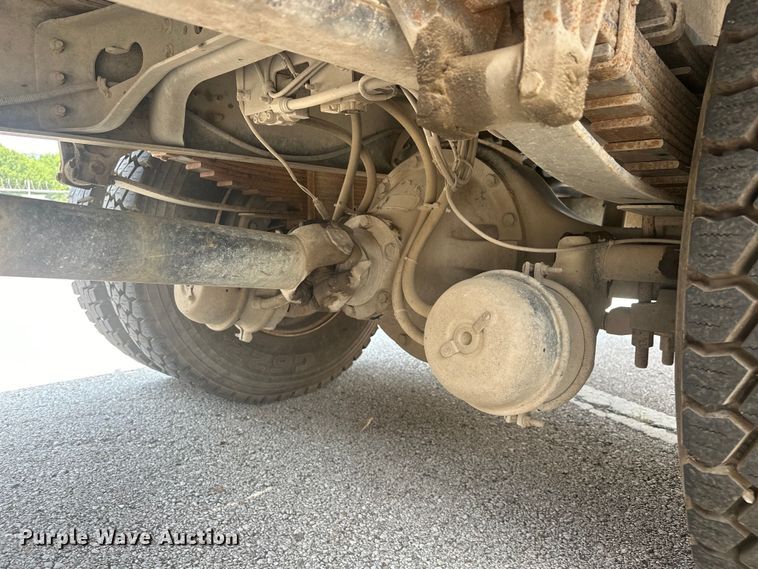 image for item EG0524 2001 International 4900 flatbed truck