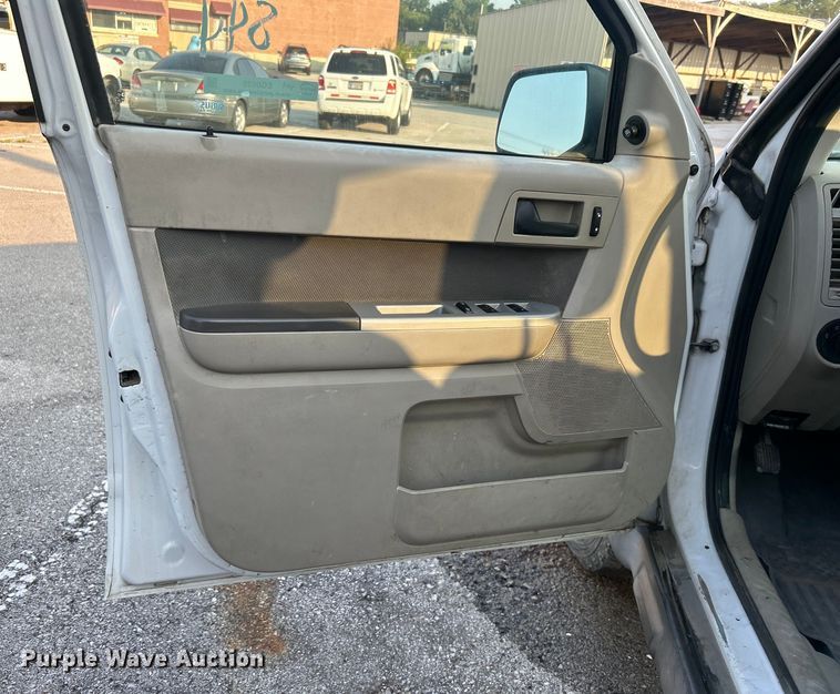 image for item EG0535 2009 Ford Escape Hybrid SUV